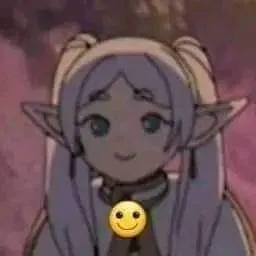 Meme da personagem Frieren, a Maga, do anime Frieren e a Jornada Para o Além, com um emoji sorrindo.