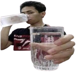 Um homem segurando um copo de água (meme).